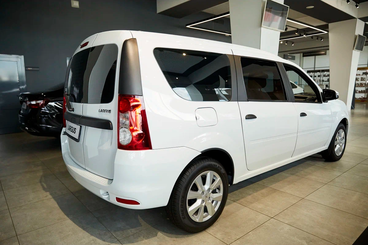 Lada Largus - фото №6